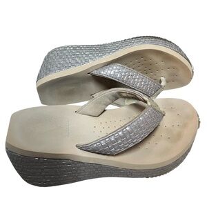 Volatile Women’s Wedge Island Beach Summer Flip Flops in Natural Shade Sz-7